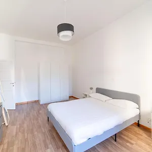 Apartament Hbhall Residenze Darsena, Mediolan